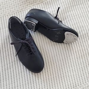 Little kid size 12 tap shoes in black